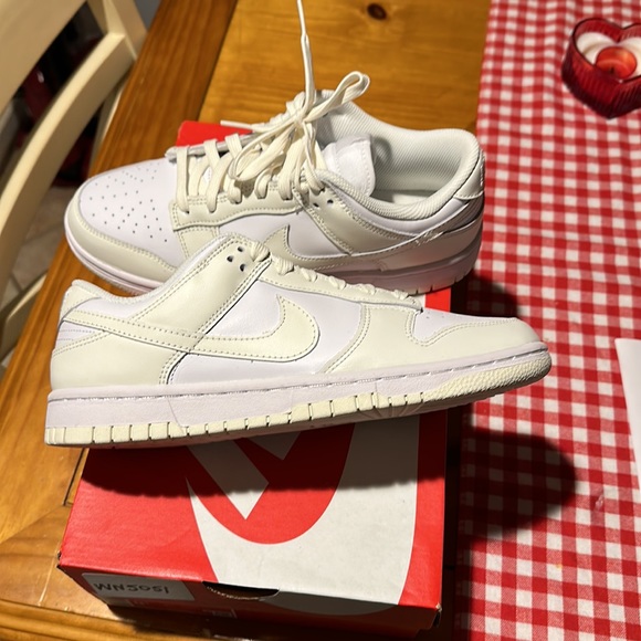 Womens Nike Dunk low (NIB) - Picture 3 of 6